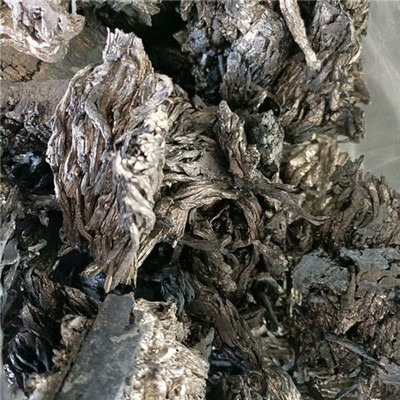 Lump tal-metall tal-kalċju